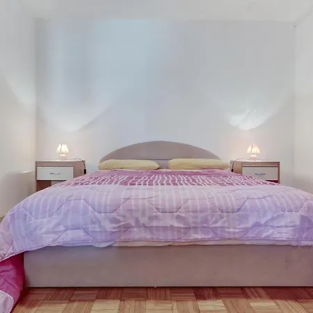 Zora Apartman